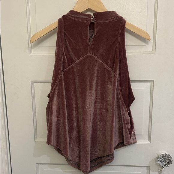 Velvet Paisley Bandana Sleeveless Top - Picture 5 of 7